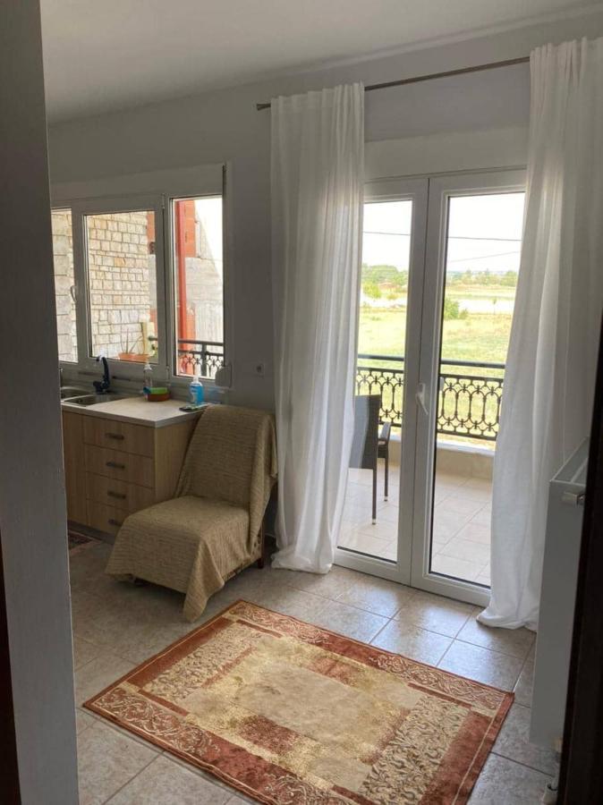 Polys Apartment And Paraskevi Studio With View بتولمايذا المظهر الخارجي الصورة