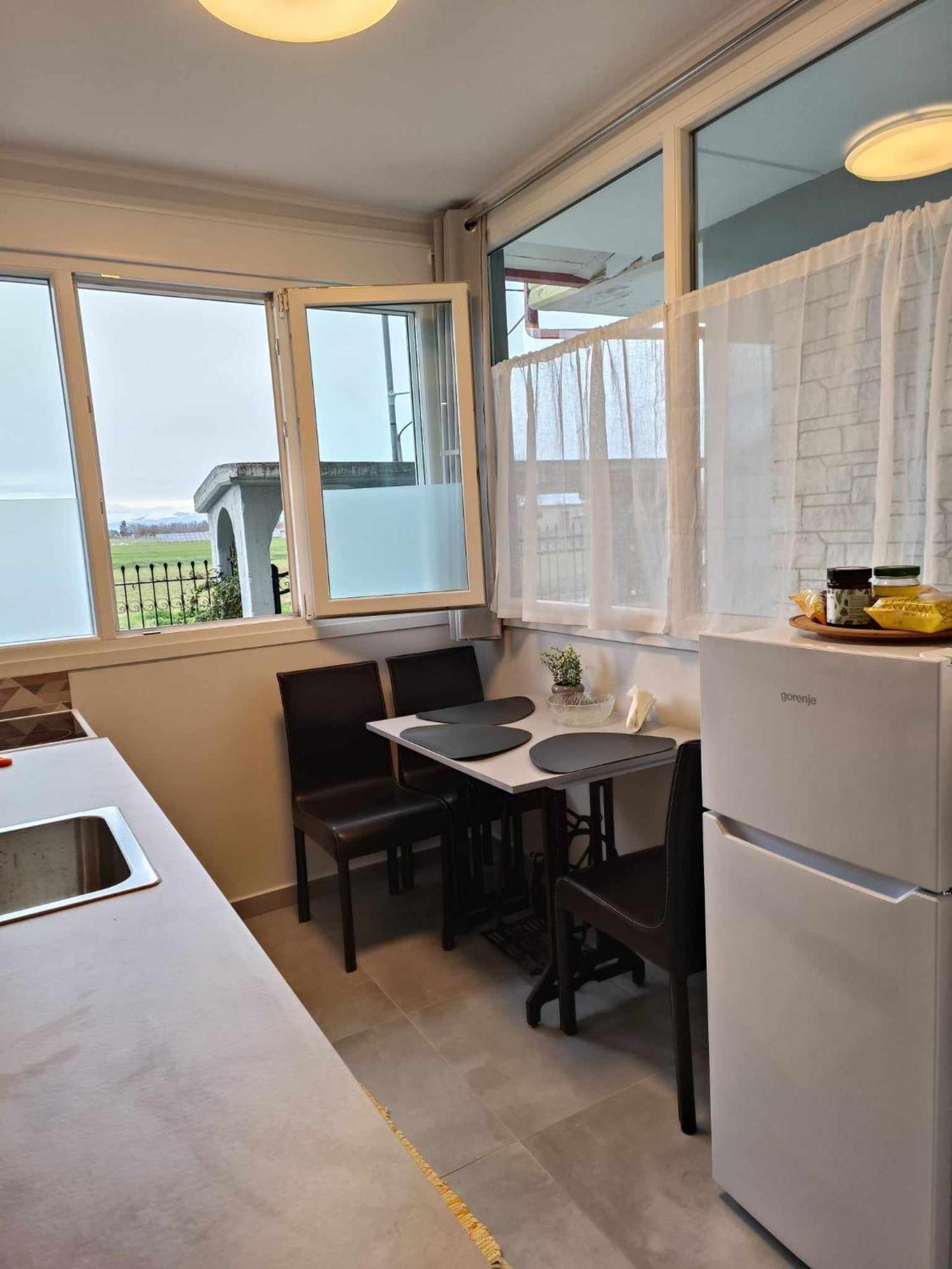 Polys Apartment And Paraskevi Studio With View بتولمايذا المظهر الخارجي الصورة