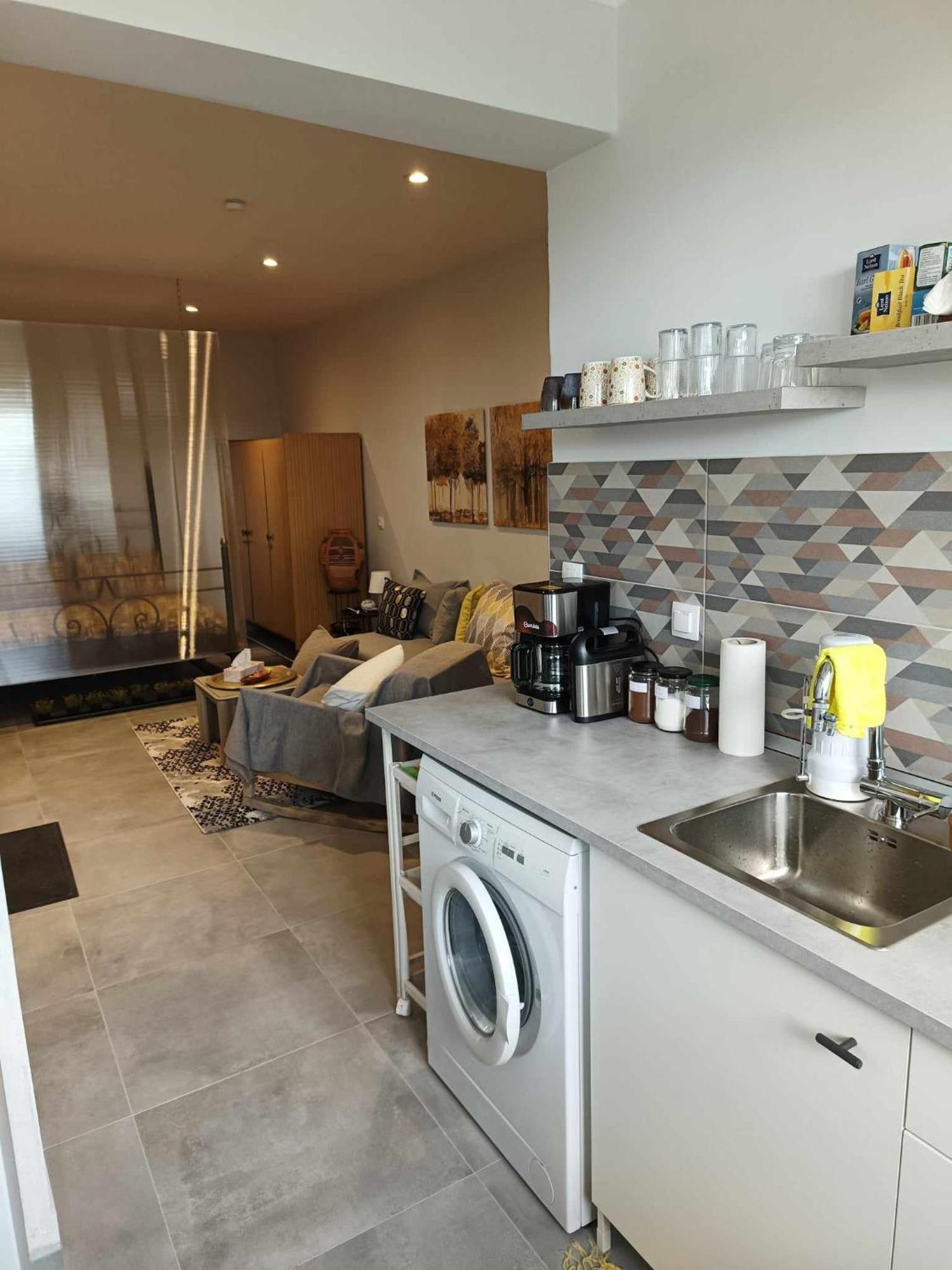 Polys Apartment And Paraskevi Studio With View بتولمايذا المظهر الخارجي الصورة