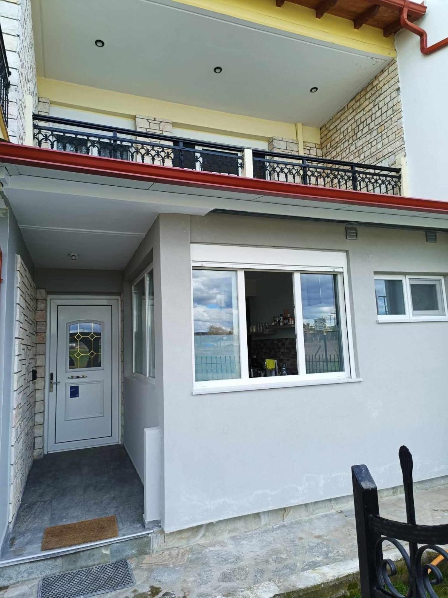 Polys Apartment And Paraskevi Studio With View بتولمايذا المظهر الخارجي الصورة