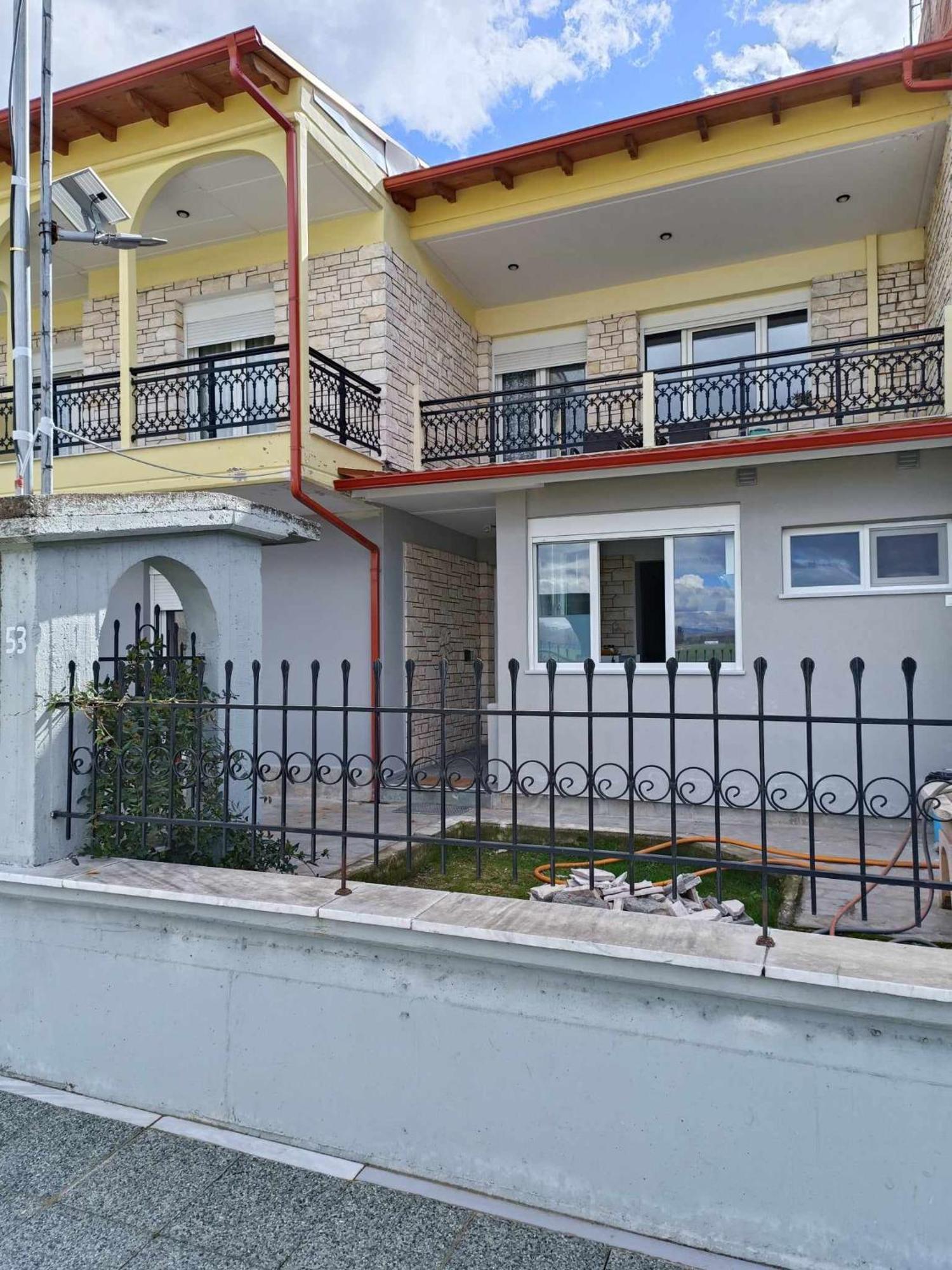 Polys Apartment And Paraskevi Studio With View بتولمايذا المظهر الخارجي الصورة